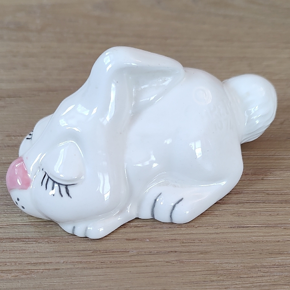 Vintage Gare Inc 1974 ceramic bunny figurine Easter Spring Minor Chip on Ear